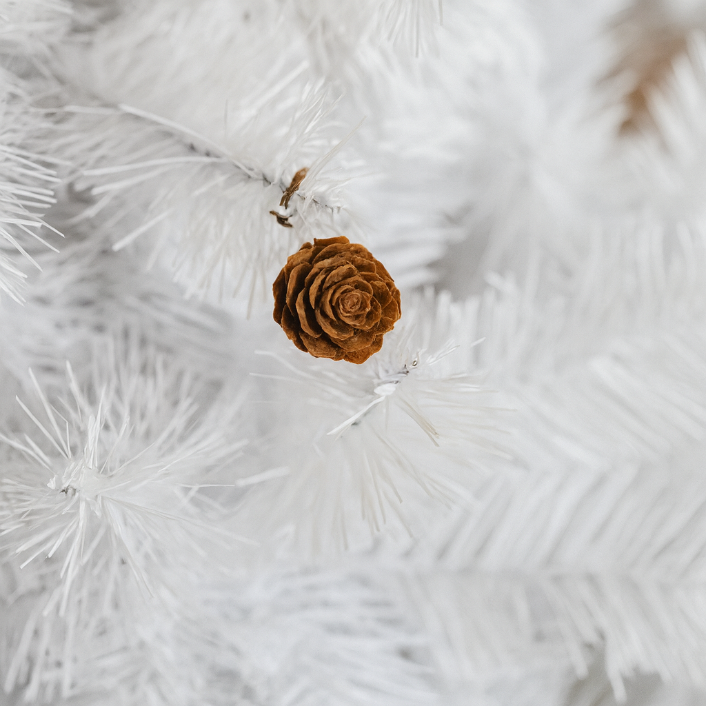 Sapin de Noël Blanc  – Élégance Pure et Ambiance Féérique